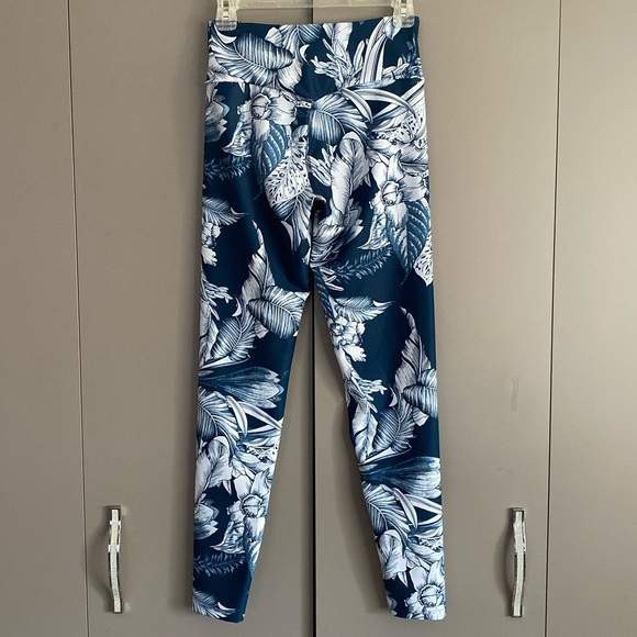 Maaji Women’s High-Waisted Floral Navy Leggings - Picture 4 of 15